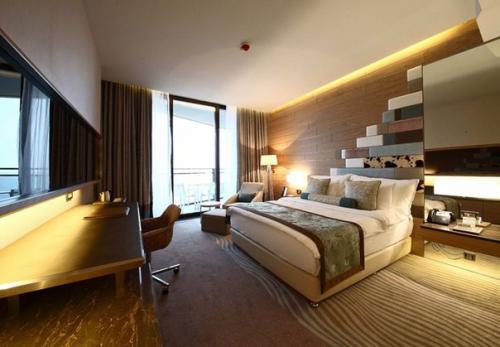 Шикарный отель: Mriya Resort 5* (Ялта, Крым). 02