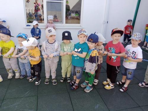 Сидим мы дома на выходных и думаем - чем бы занять ребенка? 02