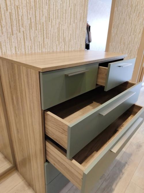 С гордостью, презентую шикарный шкаф для прихожей, который стал не только функциональным решением, но и стильным акцентом в интерьере. 06