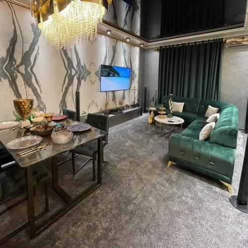 Дизайнерский ремонт в шикарной квартире цыганского барона. 02