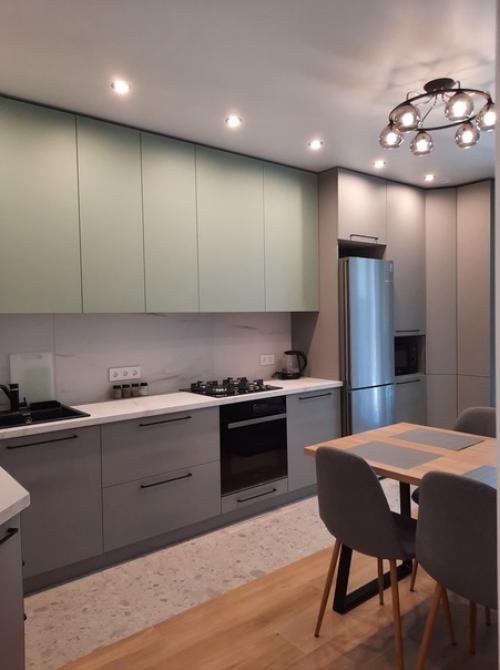 Простой и понятный интерьер кухни - гостиной в однокомнатной квартире молодой семейной пары. 03