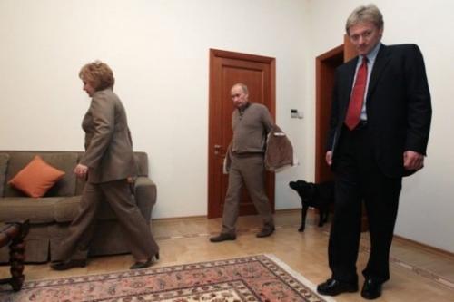 Премьер-министр Владимир Путин вместе с женой Людмилой приняли участие в переписи населения - 2010. 01