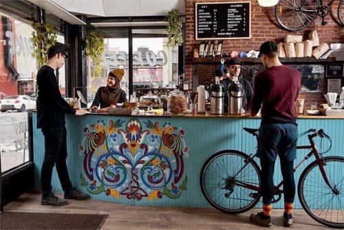 С интересом наблюдаю, как традиционные орнаменты используют в современных проектах.