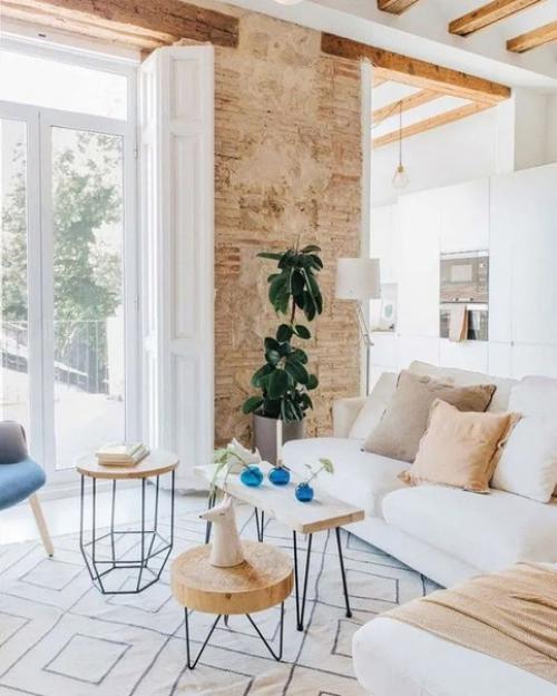 Нежная квартира в Англии с настоящим средиземноморским духом: белые стены, светлое дерево, голубые элементы, напоминающие о морском бризе. 01