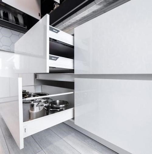 Отличная кухня. В современном оформлении. 08