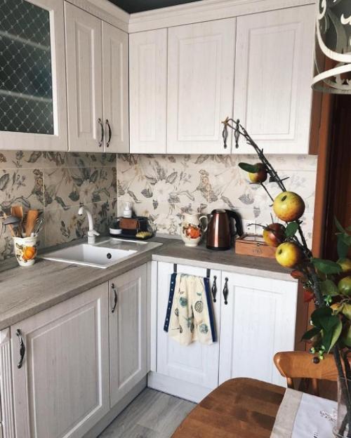 Небольшая кухня. Симпатичная. 01