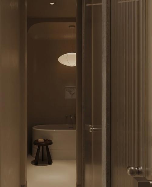 Интерьер шикарной ванной комнаты в загородном доме. 04