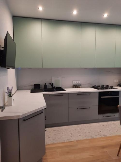 Простой и понятный интерьер кухни - гостиной в однокомнатной квартире молодой семейной пары. 05