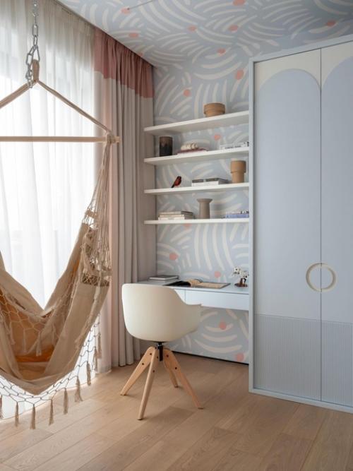 Реализованный интерьер двухуровневой квартиры в Москве с винтовой лестницей. 05