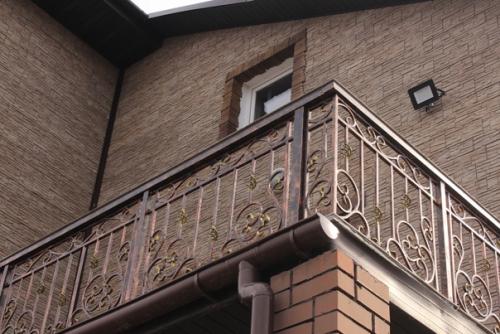 Кованые ограждения известны уже сотни лет. 03