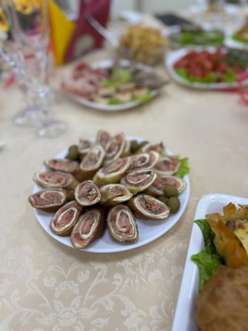 Наш банкетный зал - это именно то пространство, которое вы ищете для проведения своего мероприятия. 01