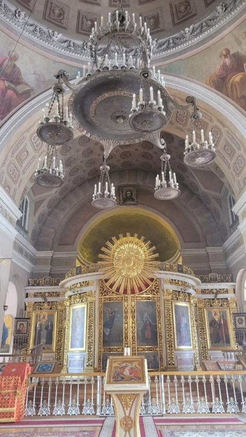 А из нашего окна площадь. 08