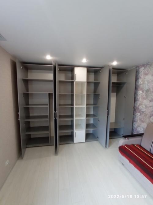 Модульная гостиная или большой распашной шкаф. 01