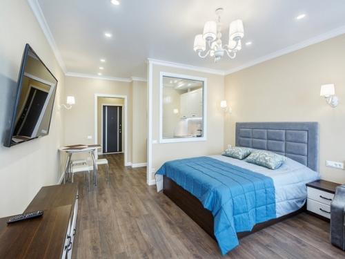 Интерьер студии прямоугольной планировки в Севастополе. 02