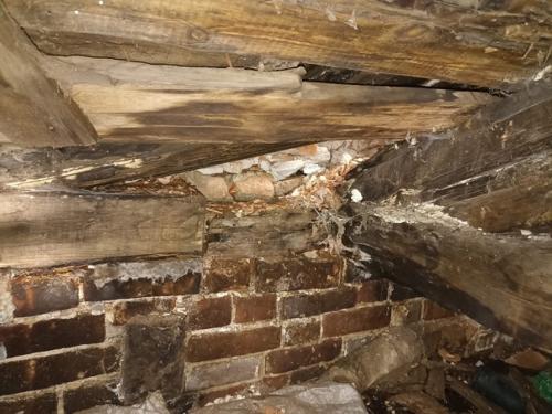 Дом купца первова постепенно просыхает после весеннего потопа. 03