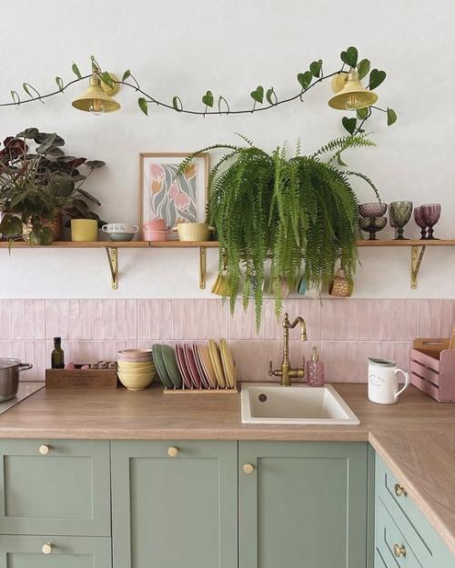 Каждая комната в доме уютом и атмосферой доброты наполнена. 01