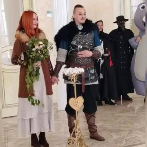 В Петропавловске-камчатском молодожены свадьбу в скандинавском стиле сыграли.

