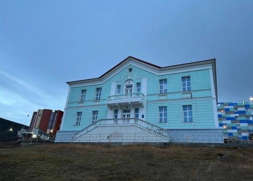 В музее появился новый очень уютный уголок, буквально воспроизводящий интерьеры гостиной бывшего консульства. 02