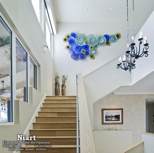 Оригинальный декор стен … тарелками. 01