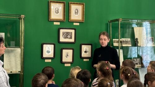 Ребята подготовительных групп посетили дом - музей Г. в. чичерина. 03