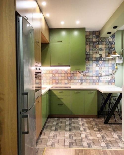 Такая красивая цветная кухня! 01