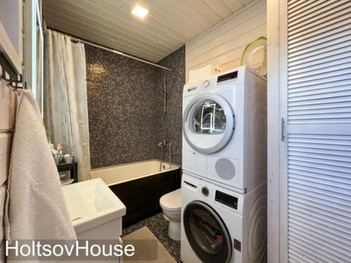 А вот и интерьеры растущего дома из 4 модулей в планировке с модулем прихожей. 08