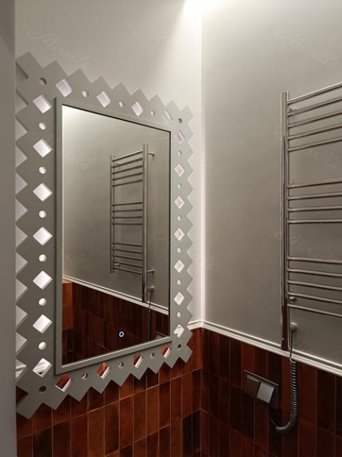 Наш недавний крупный проект, в котором интерьеры частного дома украсили зеркала в единой стилистике. 01