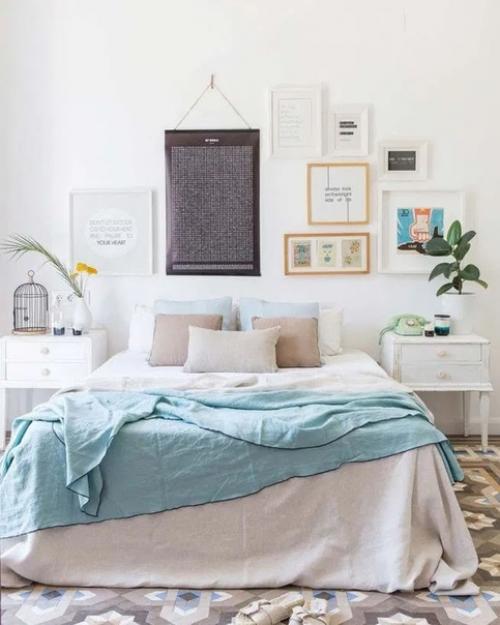 Нежная квартира в Англии с настоящим средиземноморским духом: белые стены, светлое дерево, голубые элементы, напоминающие о морском бризе. 05