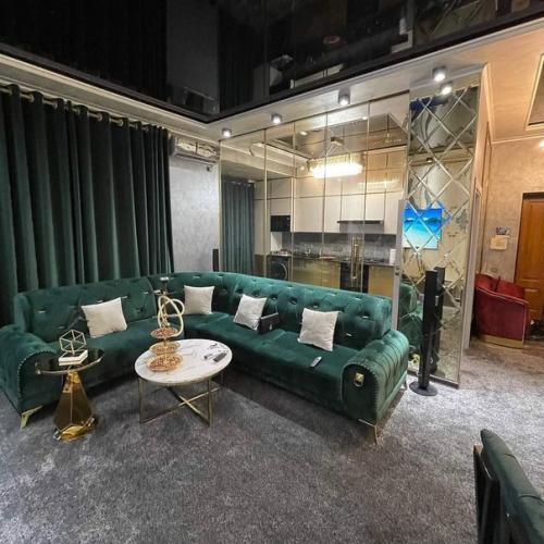 Дизайнерский ремонт в шикарной квартире цыганского барона. 03