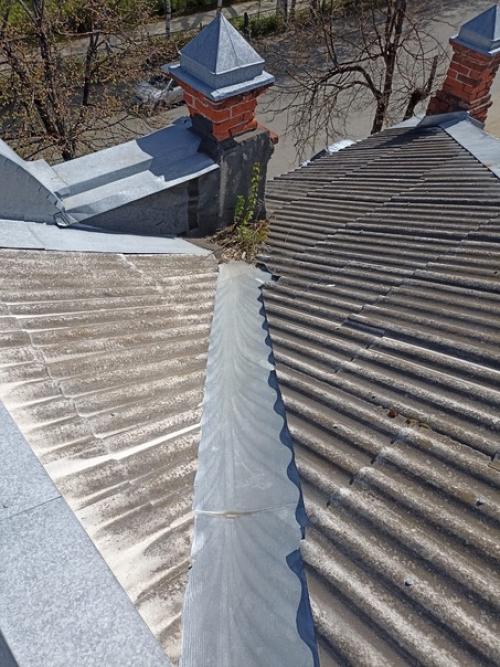 Дом купца первова постепенно просыхает после весеннего потопа. 07