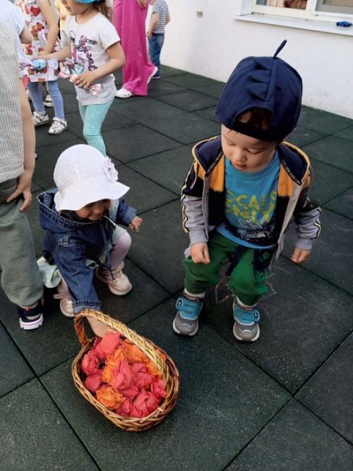 Сидим мы дома на выходных и думаем - чем бы занять ребенка? 03