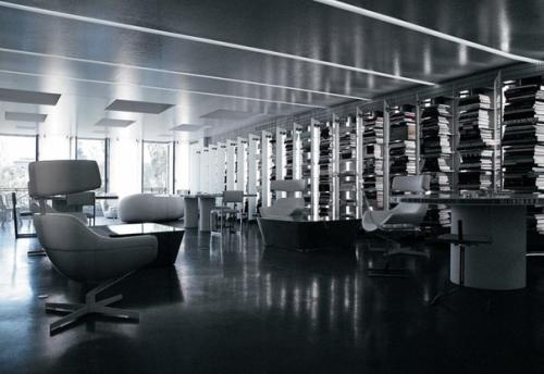 А вот и сама квартира в 400 метров, где нет ни одной стены. 01