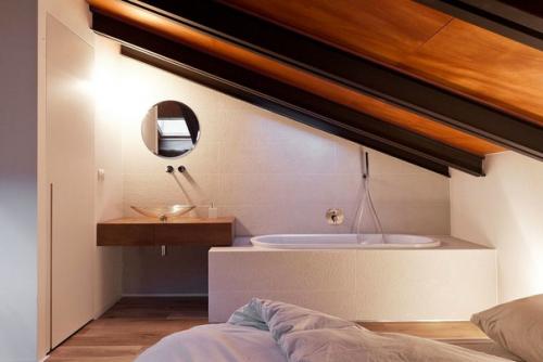 Старая постройка в городе Турине, Италия, было преобразована в современный лофт. 06