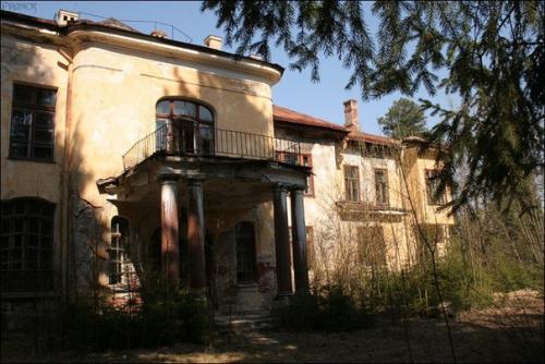 Старинные коттеджи, которые можно посетить на майских выходных. 02