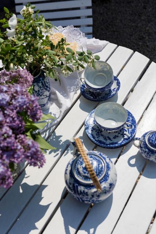 Скандинавы знают, как украсить не только свои дома, ведь когда дело доходит до их летних домиков и дач они справляются точно не хуже. 06