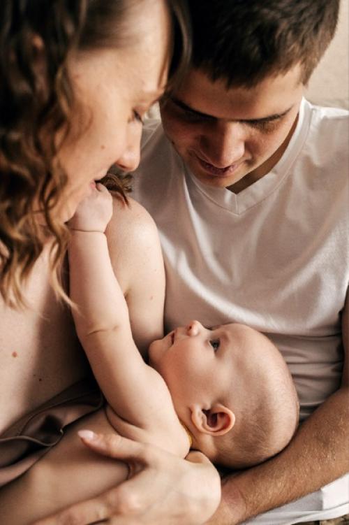 Пока погода не позволяет работать на улице, снимаю тёплые домашние фотосессии. 05