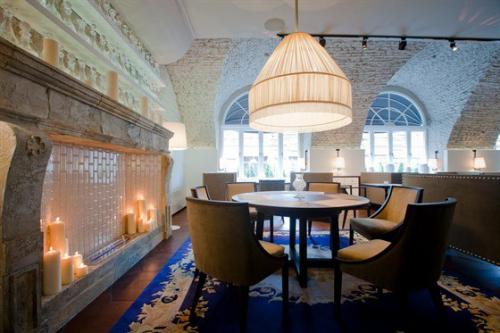 Топ - 5 мест, где можно уютно устроиться у камина. 05