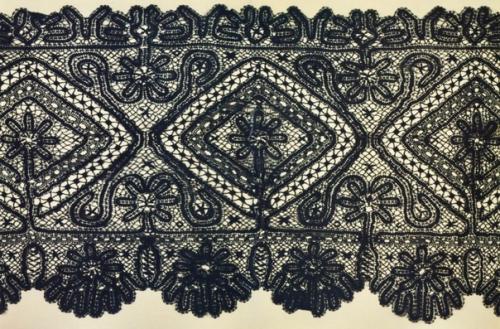 С интересом наблюдаю, как традиционные орнаменты используют в современных проектах. 04