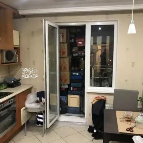 Сын бабушке ремонт в ее старой квартире сделал.