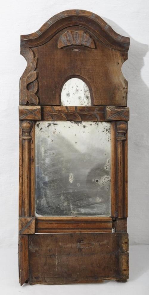 Привычный для нас предмет - зеркало распространяется в России благодаря импорту из Европы уже в конце Xvii века. 01