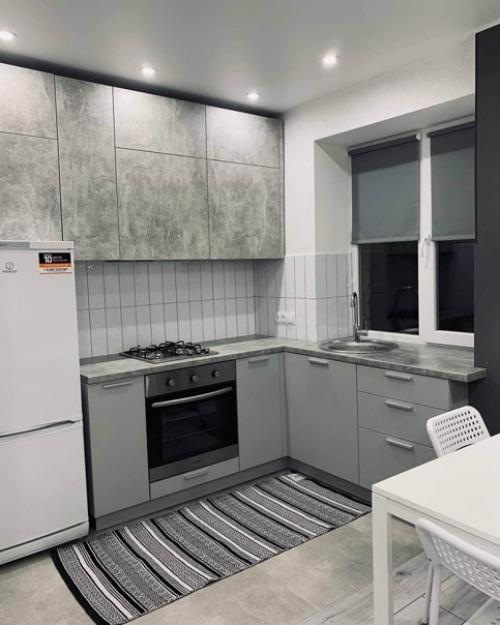 Квартира состоит из огромной кухни - студии, площадью 25 кв. 01