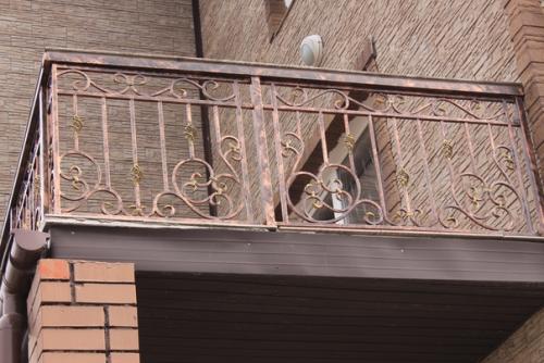 Кованые ограждения известны уже сотни лет. 02