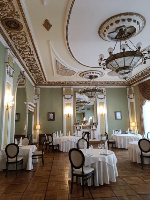 Накануне получила неожиданное предложение от знакомой сходить с ней на дневной спектакль в один из московских театров. 03 Накануне получила неожиданное предложение от знакомой сходить с ней на дневной спектакль в один из московских театров. 03