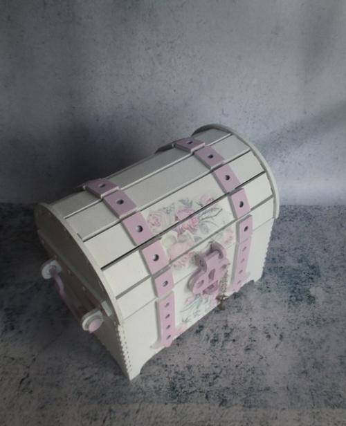 Деревянный сундучок выполненный в стиле шебби шик. 07