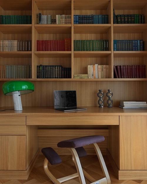 Квартира площадью 175 метров расположена в обручевском районе на юге Москвы, на 36 этаже новостройки. 06