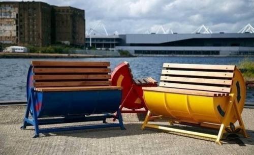 Креативные идем того, как можно иcпользовать старые бoчки. 06