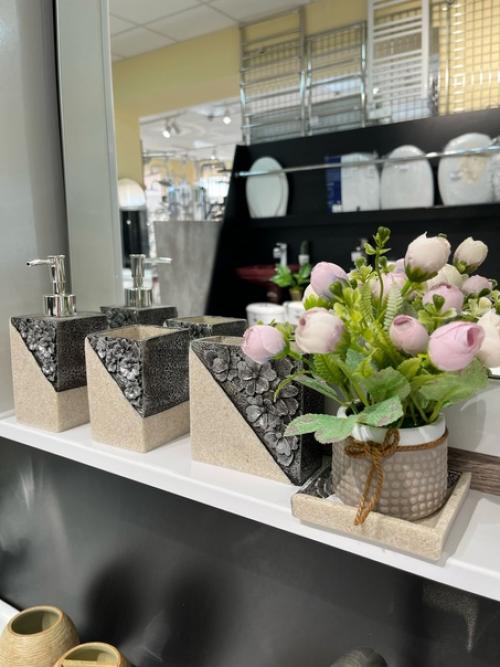 Ванную комнату мы несколько раз в день посещаем. 01