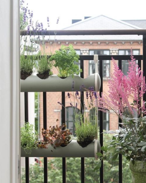 Добро пожаловать в датский дом Эмили, цветовая гамма которого прекрасно подходит для летнего оформления интерьера. 08