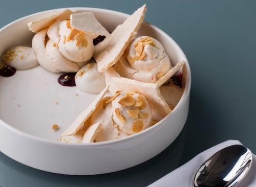 Театральный ресторан с яркими изображениями балерин напротив мариинского открылся. 02