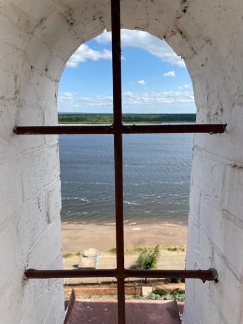 Таким образом, если вы ещё не были на балконе старой башни, обязательно рекомендую подняться и полюбоваться потрясающими видами Камы. 02